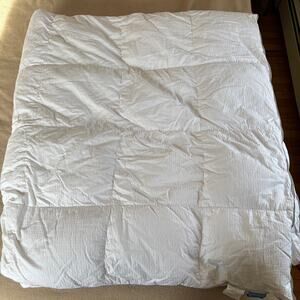 Simply Vera - Vera Wang 90" x 96" Queen Down Comforter *clean* dry cleaned